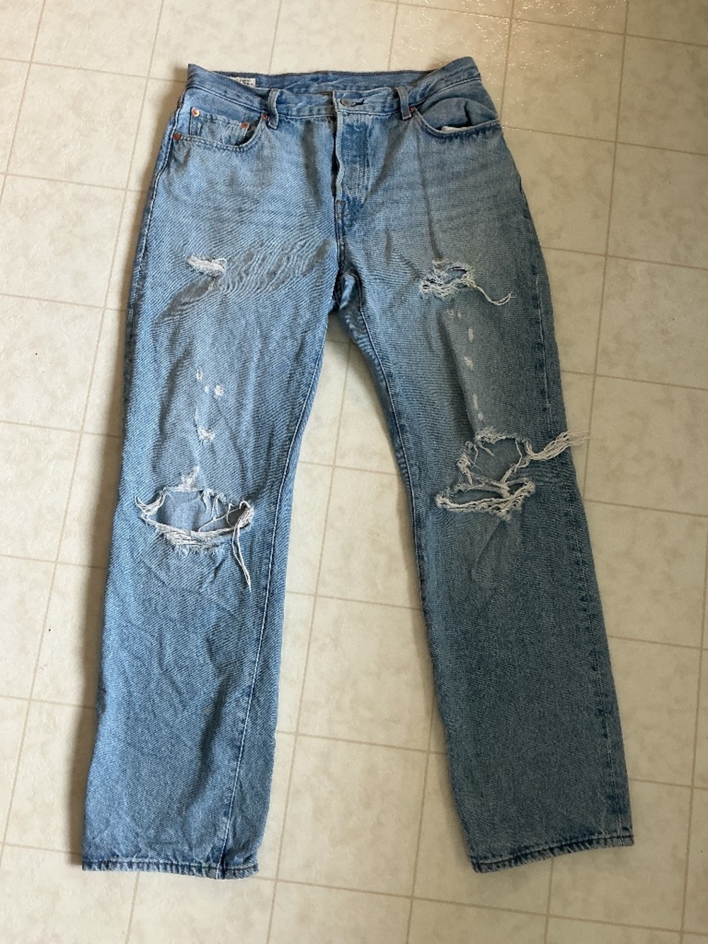 Levi blue baggy/ripped jeans size 29